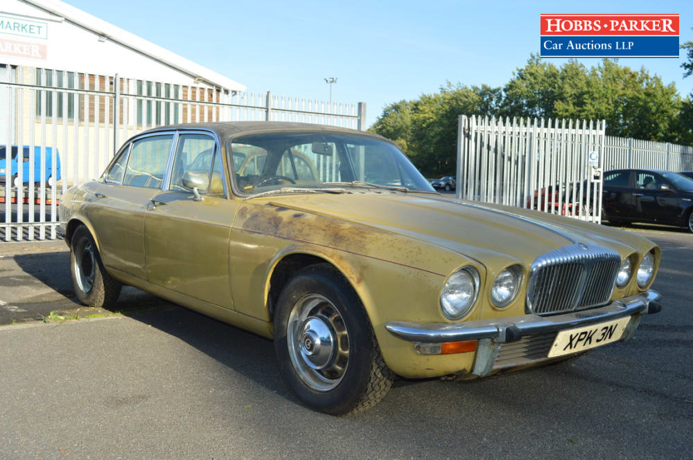 1974 Daimler Double Six (barn find)